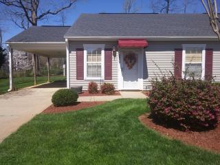 2429 Moran St, Burlington, NC 27215-7635
