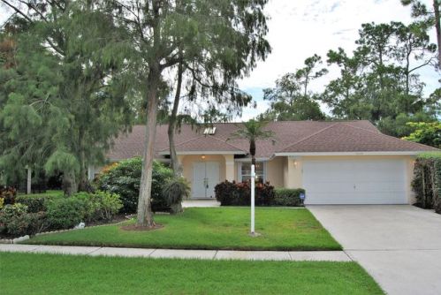 14195 Greentree Dr, West Palm Beach, FL 33414-8549