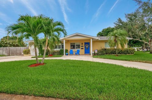 4192 Birch St, Saint Petersburg, FL 33703-5130