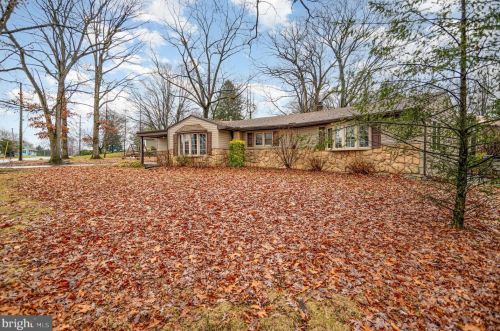 230 Kercher Ave, Lebanon, PA 17046-9240