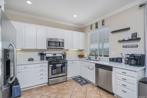 17613 High Bluff Ct, Victorville CA  92395-7761 exterior