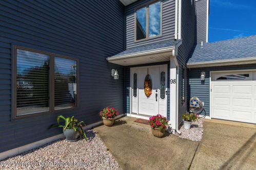 98 Jib Ln, Bricktown NJ  08723-6747 exterior