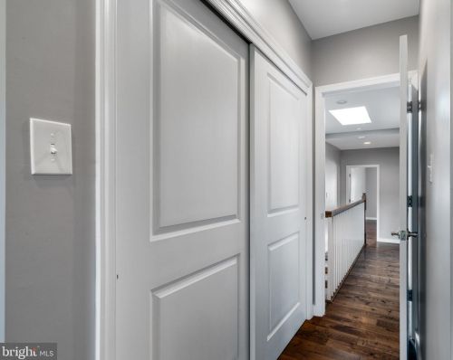 2037 Carpenter St, Philadelphia PA 19146-2418 exterior