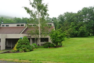 112 Ridge Dr, Tannersville, PA 18372