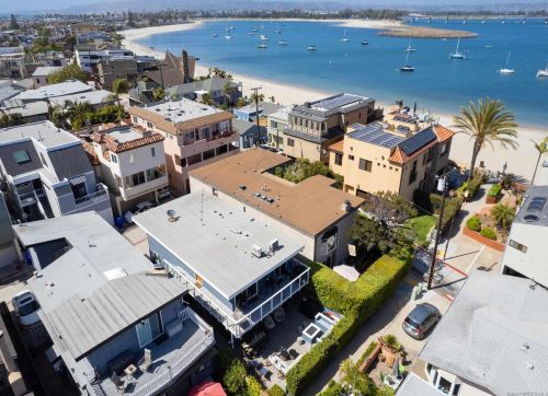 824 Anacapa Ct, San Diego CA  92109-8203 exterior