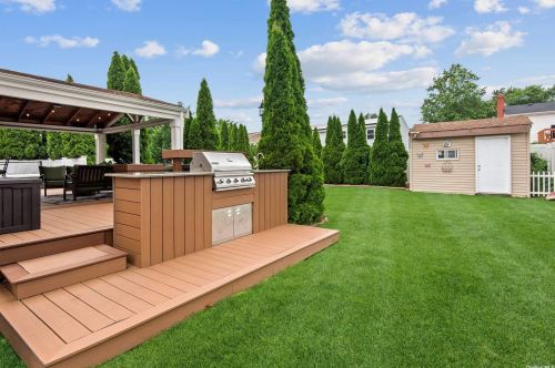 49 Roderick Rd, West Islip NY  11795-2632 exterior