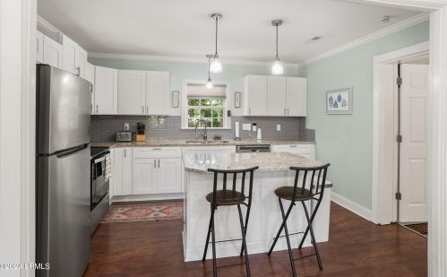 818 Paul Dr, Beaufort SC  29902-6626 exterior