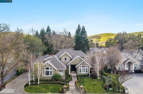 4 Woodside Ct, Danville, CA 94506-1139
