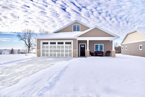 116 Riverwood Dr, Prosper ND  58042-4020 exterior