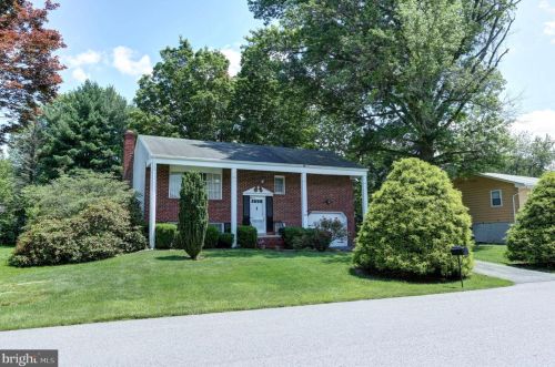 507 Spring Run Dr, Navy Sup Dpt, PA 17055-5579