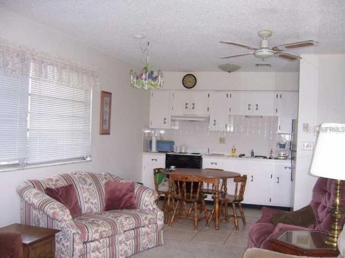 4337 Tahitian Gardens Cir, Tarpon Springs, FL 34691-3724