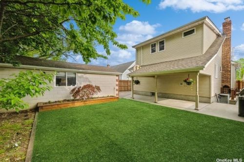 2493 7th Ave, Hempstead NY  11554-3325 exterior