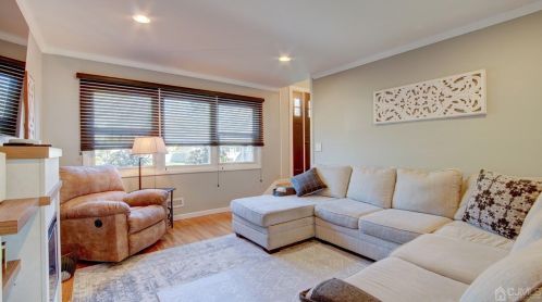 18 Sandalwood Dr, East Brunswick NJ  08816-4047 exterior
