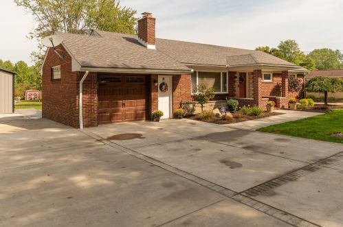 2059 Rombold Rd, Hermitage, PA 16148-2352