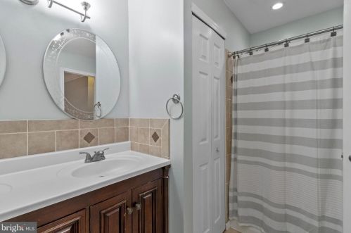 770 Dawes Dr, Yardley PA 19067-4335 exterior