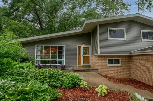 110 Twin Ln, Beaver Dam, WI 53916-2237