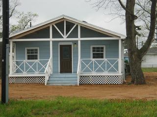 4515 7th St, Bacliff, TX 77518-1724