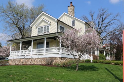 233 Darwin St, Lake Geneva WI  53147-2012 exterior