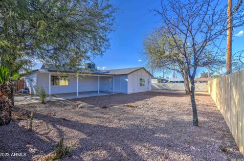 5813 37 Ave, Phoenix AZ 85053-4620 exterior