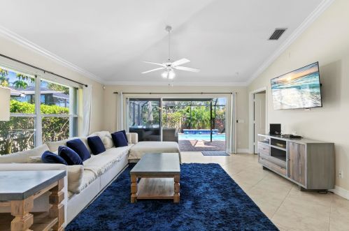 769 101 Ave, Naples FL 34108-3205 exterior