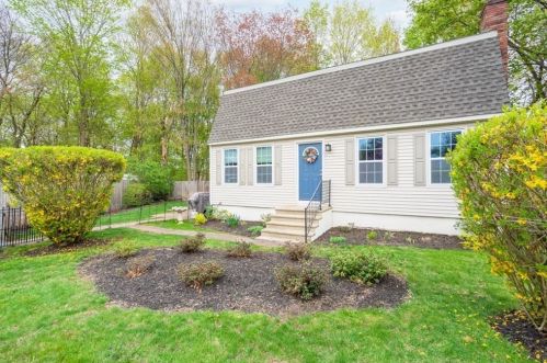 18 Portsmouth Rd, Amesbury, MA 01913-3830