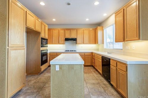 31924 Hyacinth Ct, Lake Elsinore CA  92532-2607 exterior