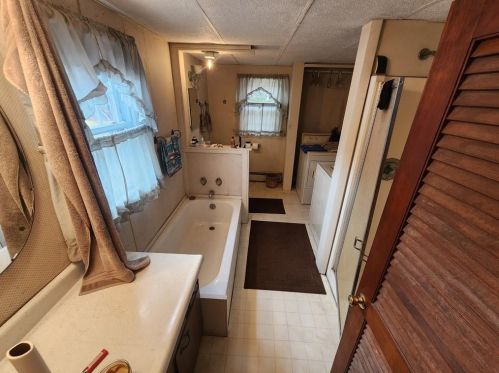 81 Flagg Ln, North Kingstown RI  02852-6707 exterior