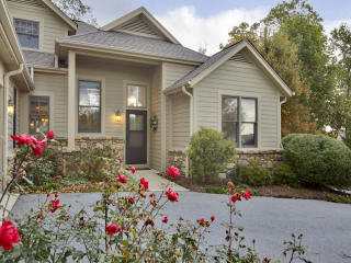 15 Meadow Ridge Ln, Hendersonville, NC 28739-9230