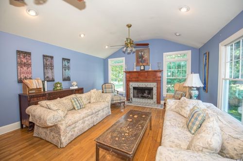 30 Vine Ln, Elwood NY  11731-3210 exterior