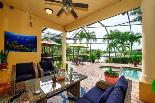 10218 Avonleigh Dr, Bonita Springs FL 34135-7059 exterior