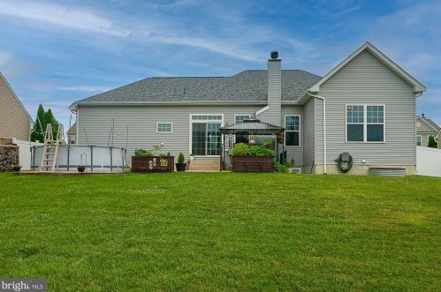 264 Burberry Ln, Charles Town WV  25414-5621 exterior