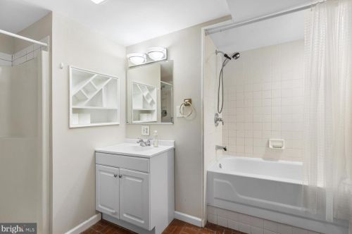 4471 Occoquan Overlook, Woodbridge VA  22192-6107 exterior