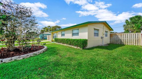3211 Capri Rd, West Palm Beach, FL 33410-2428