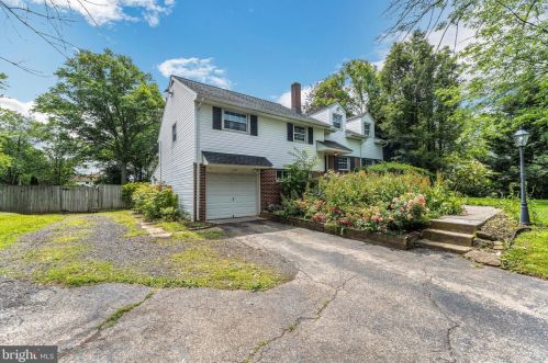 1070 Trooper Rd, Norristown, PA 19403-3637