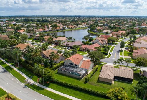 1122 195 Ave, Hollywood FL 33029-3272 exterior