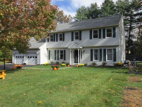 17 Willow Rd, Glens Falls, NY 12804-1240