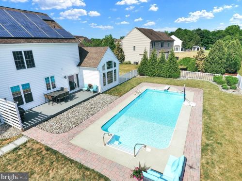 7207 Royal Oak Dr, Harrisburg PA 17112-8837 exterior