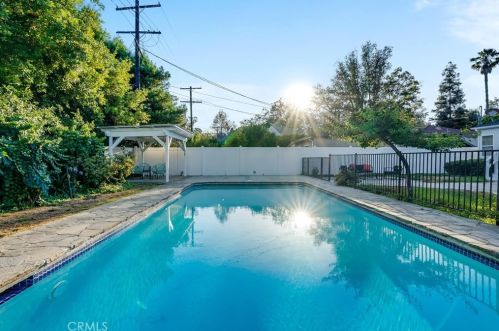 11814 Hesby St, North Hollywood CA  91607-3218 exterior