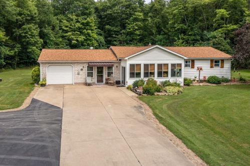 894 Henderson Station Rd, Stoneboro, PA 16153-4408