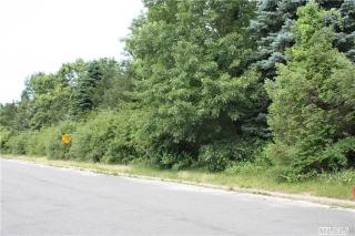 2690 Highland Rd, Nassau Point, NY 11935-1247