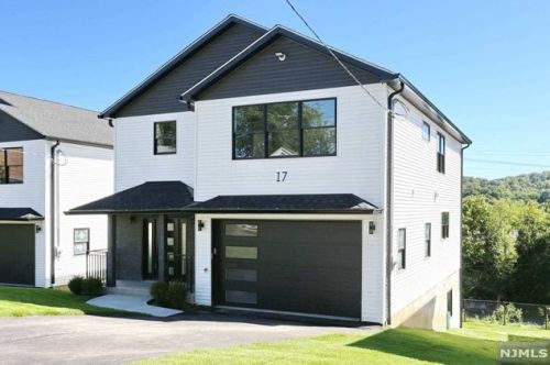17 Mountain Ave, Mahwah NJ  07430-1217 exterior