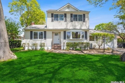 759 Van Buren Ave, West Islip NY  11795-1337 exterior