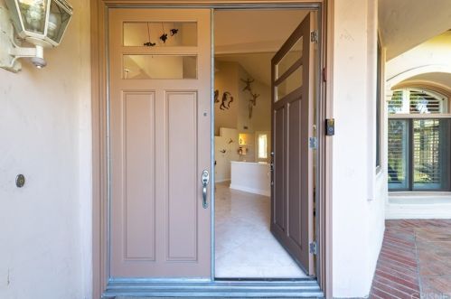 24980 Ariella Dr, Calabasas, CA 91302-3028