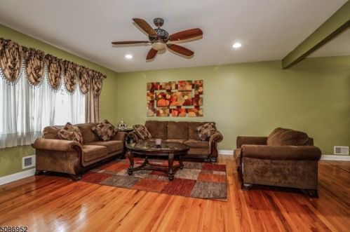 916 Rayhon Ter, Rahway NJ  07065-2153 exterior