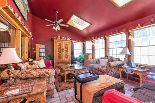 25 Wander Ln, North Wantagh, NY 11793-1302