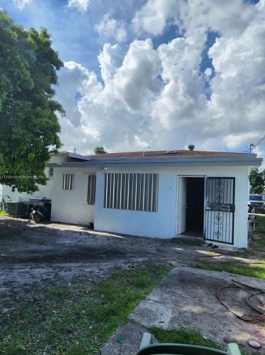 3511 Palm Ave, Hialeah FL  33012-5244 exterior