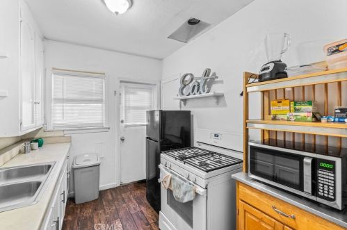 4213 Pepperwood Ave, Long Beach CA  90808-1072 exterior