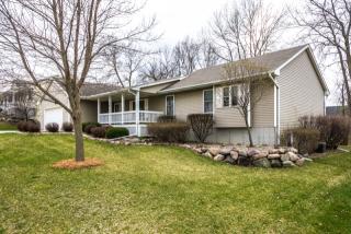 920 10th St, Adel, IA 50003-2305