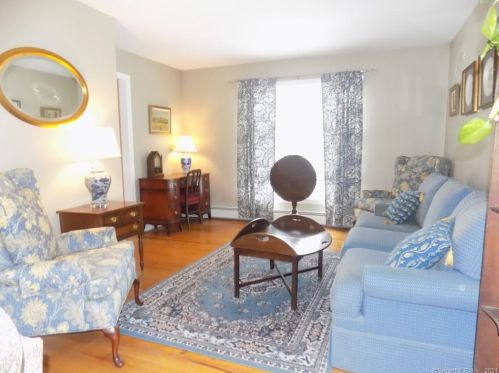 1 Colonial Ridge Dr, Gaylordsville, CT 06755-1002