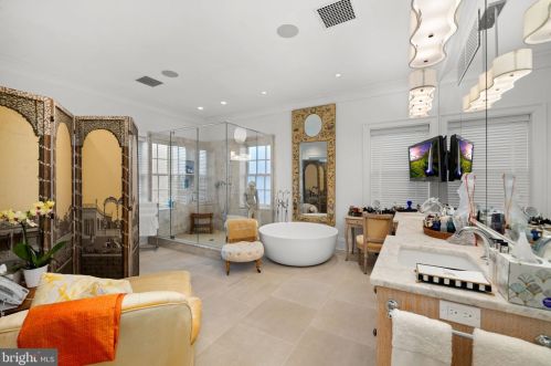 3210 R St, Washington DC  20024-3419 exterior